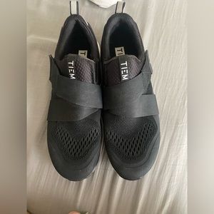 Turn Slipstream - Black Cycling Shoes (women’s 8)